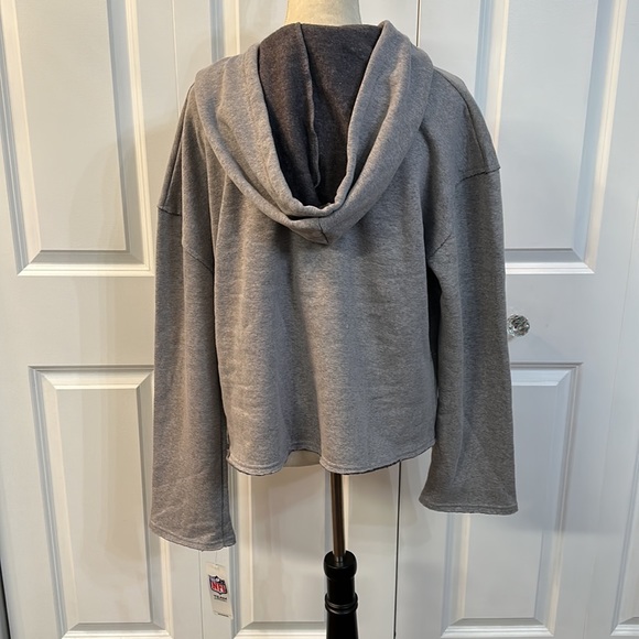 NWT sweatshirt with hood - Picture 3 of 5